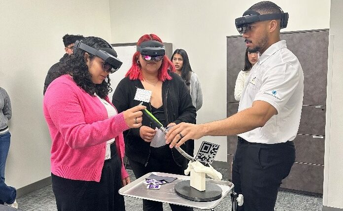 AltaMed Escalera students learn new technology
