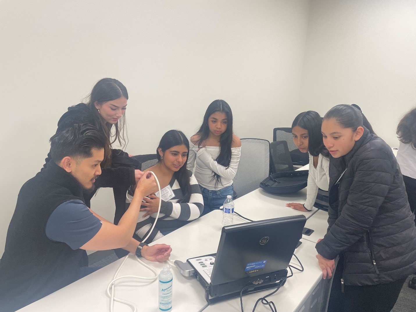 AltaMed Escalera students learning new technology